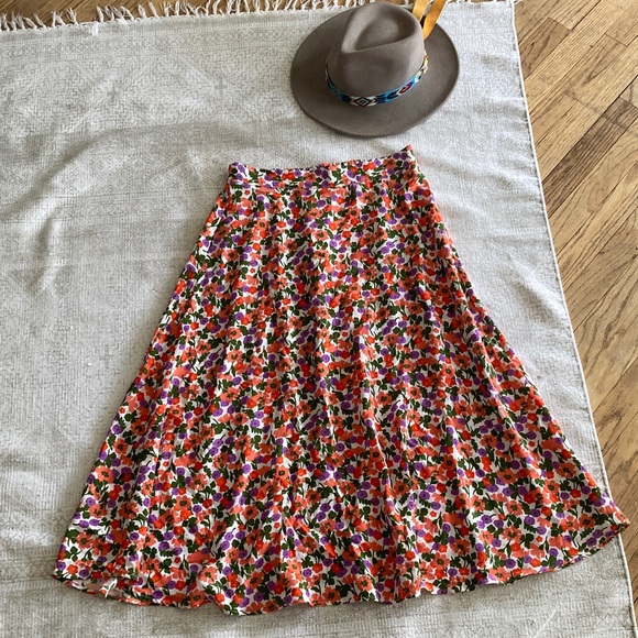 Amour Vert 100% silkFloral Skirt. SZ medium